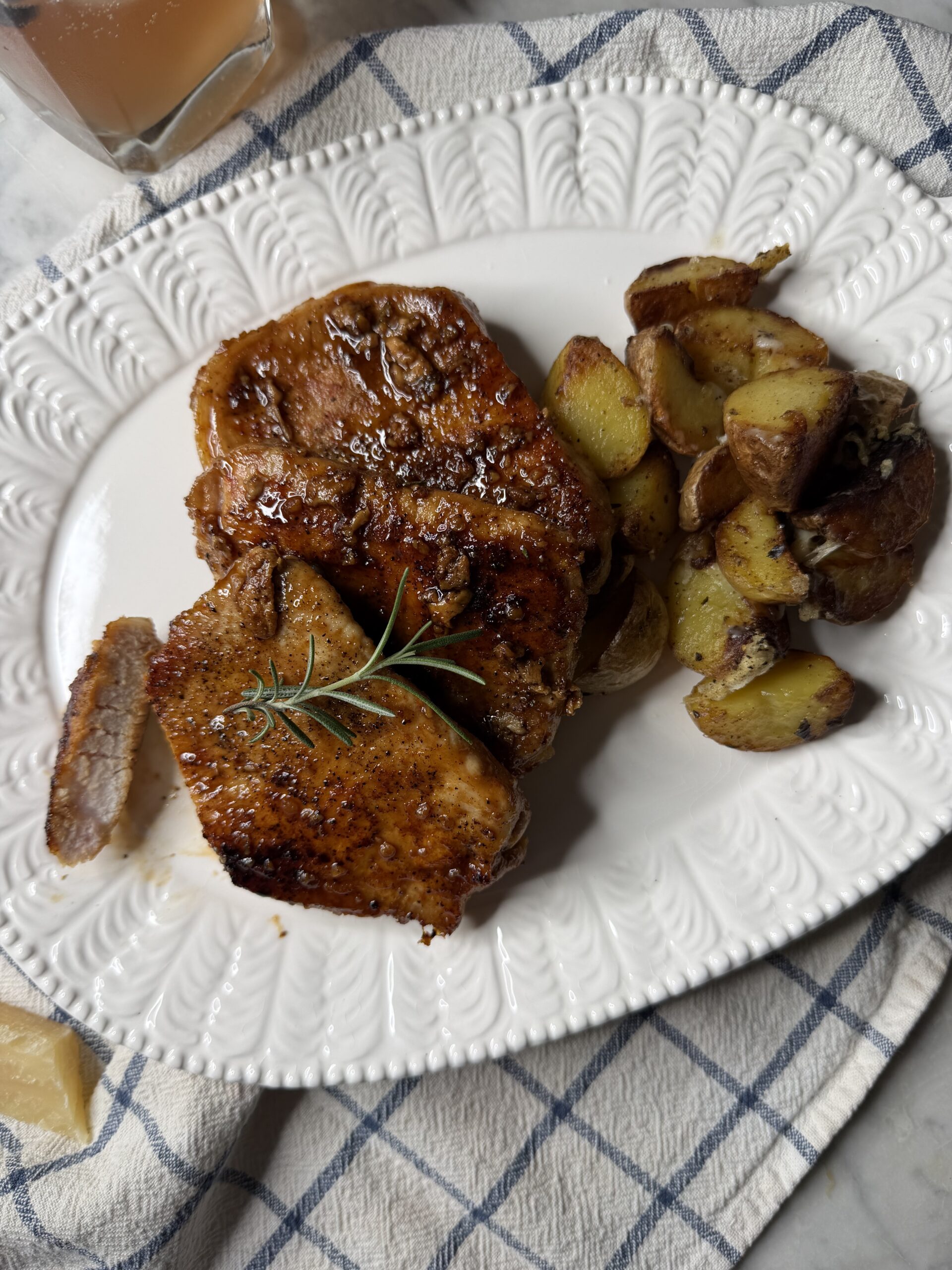 Honey Garlic Pork Chops (Juicy, Flavorful & Easy Skillet Recipe)
